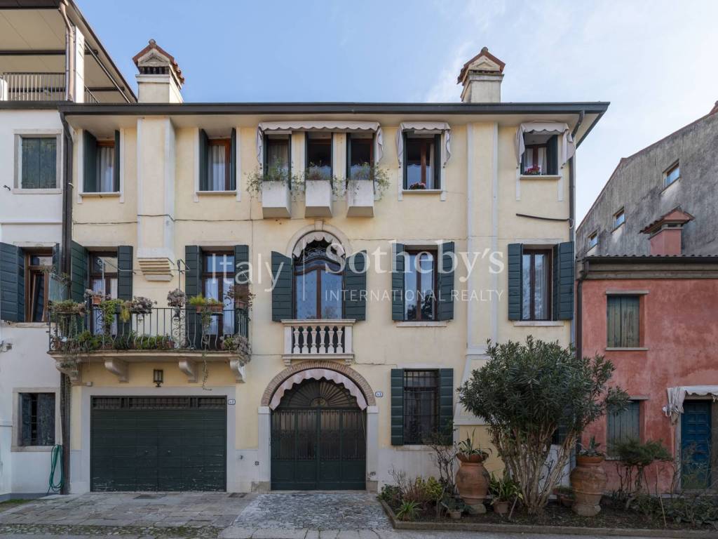 facciata dal cortile interno