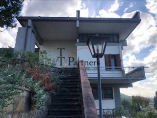 villa su due livelli