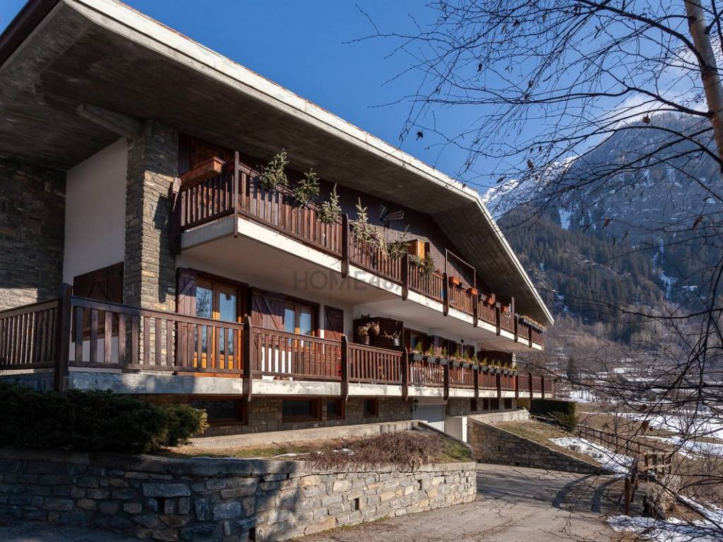 COMPRENSORIO COURMAYEUR - FRAZIONE VERRAND, BILOCA