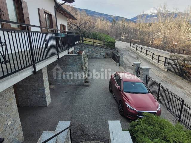 villa-bifamiliare-autonoma-area-verde-aosta