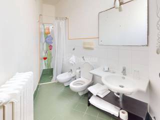 13-Via-Dante-Alighieri-Bathroom 1