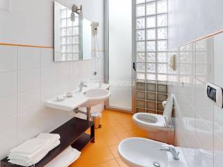 13-Via-Dante-Alighieri-Bathroom 2