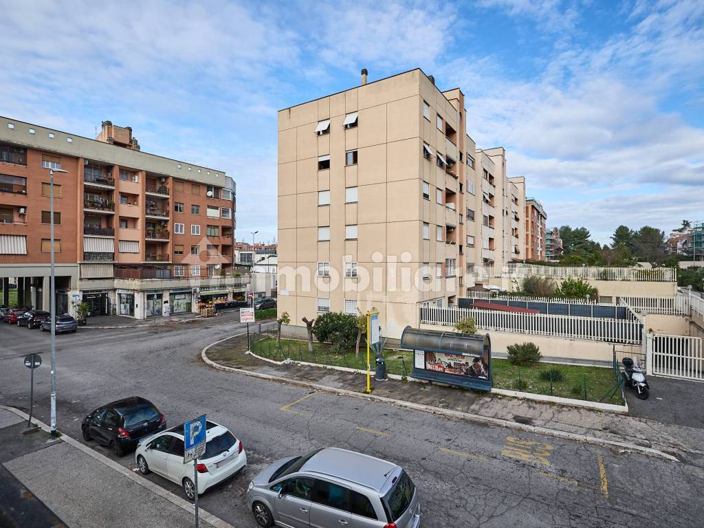 Immobile A/10 in zona commerciale ottime condizion