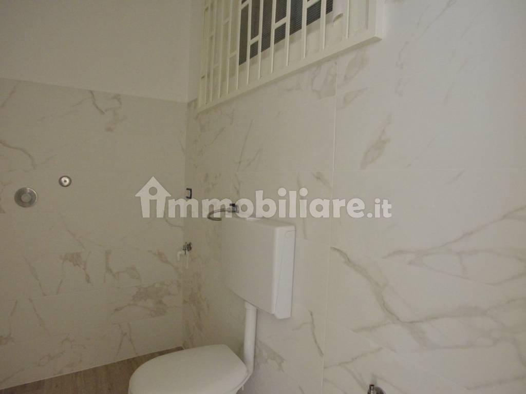 19  bagno di servizio.JPG