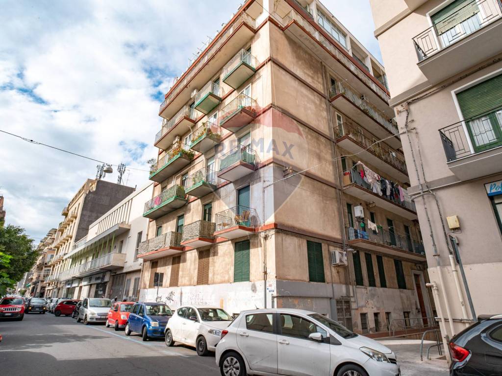 Vendita Appartamento in via Pola 43. Catania. Quinto piano, con