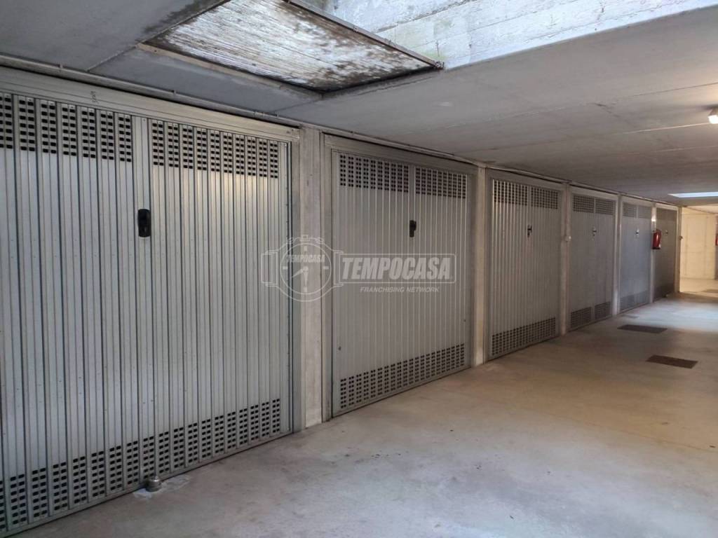 Garage - box via antonio berlese 1, viale ungheria - mecenate, milano