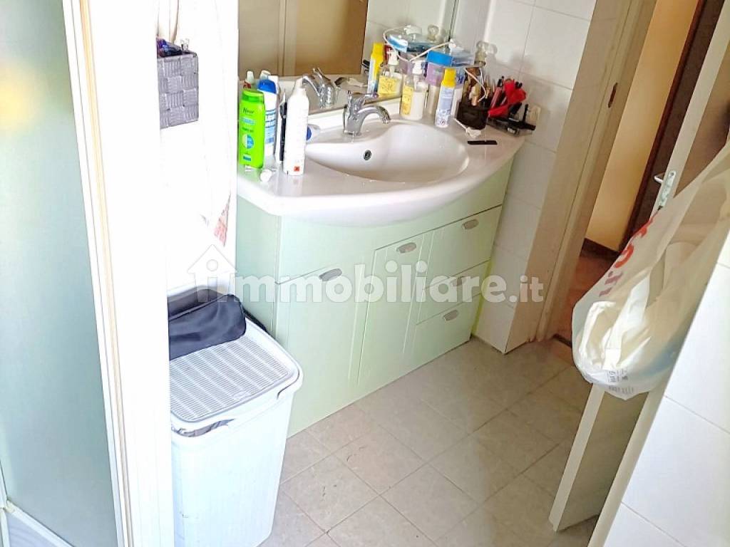 bagno con box doccia