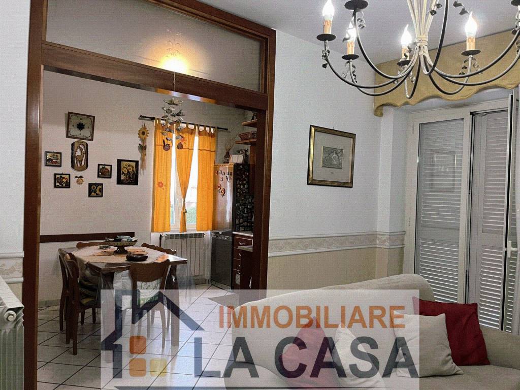 Vendita Appartamento Aversa. Trilocale in via Roma. Ottimo stato, terzo