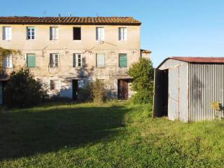 vendesi rustico da ristrutturare lucca collina DJI