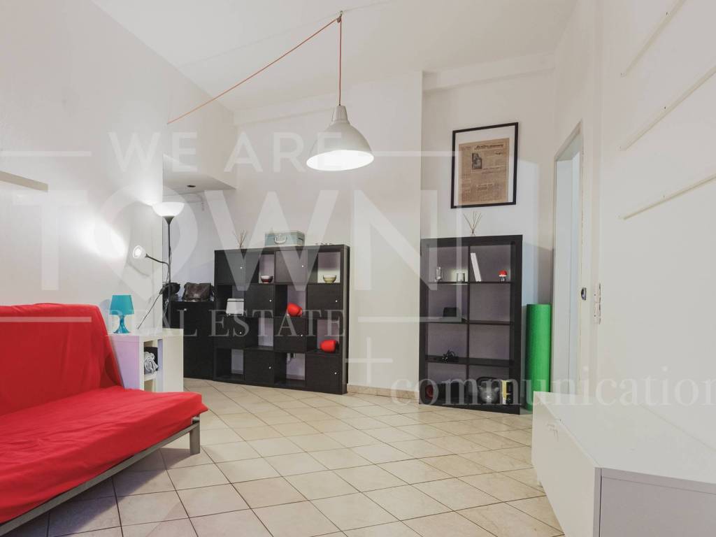 Rent Apartment Milan. 2room flat in via Padova 178. Good condition