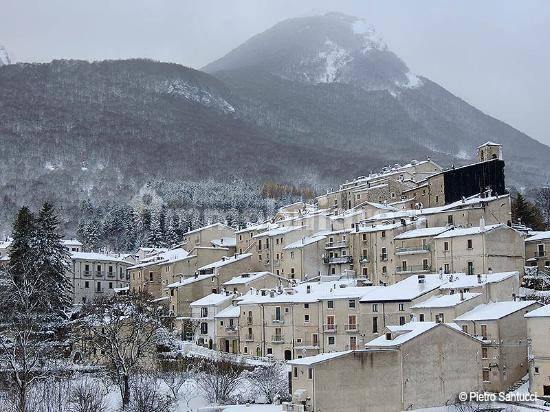 Borgo innevato