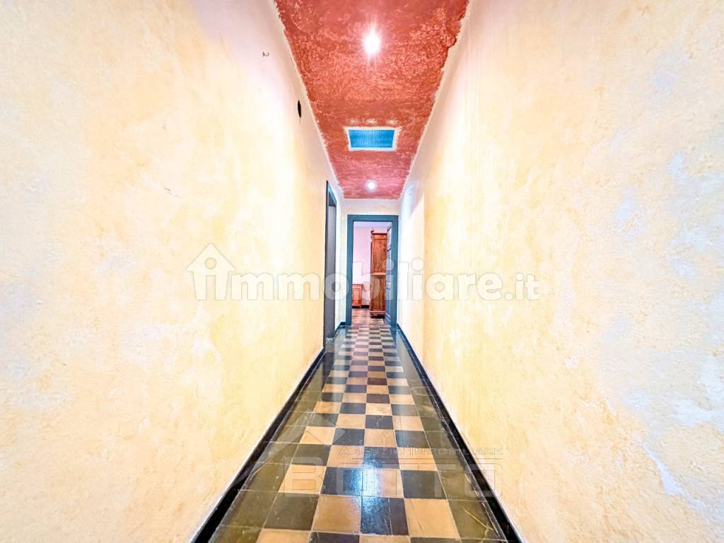 appartamento vendita varallo corridoio