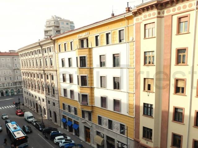 10-GABETTI-TRIESTE-VENDITA-APPARTAMENTO-VIA DEL CORONEO-DA RISTRUTTURARE-VISTA.JPG