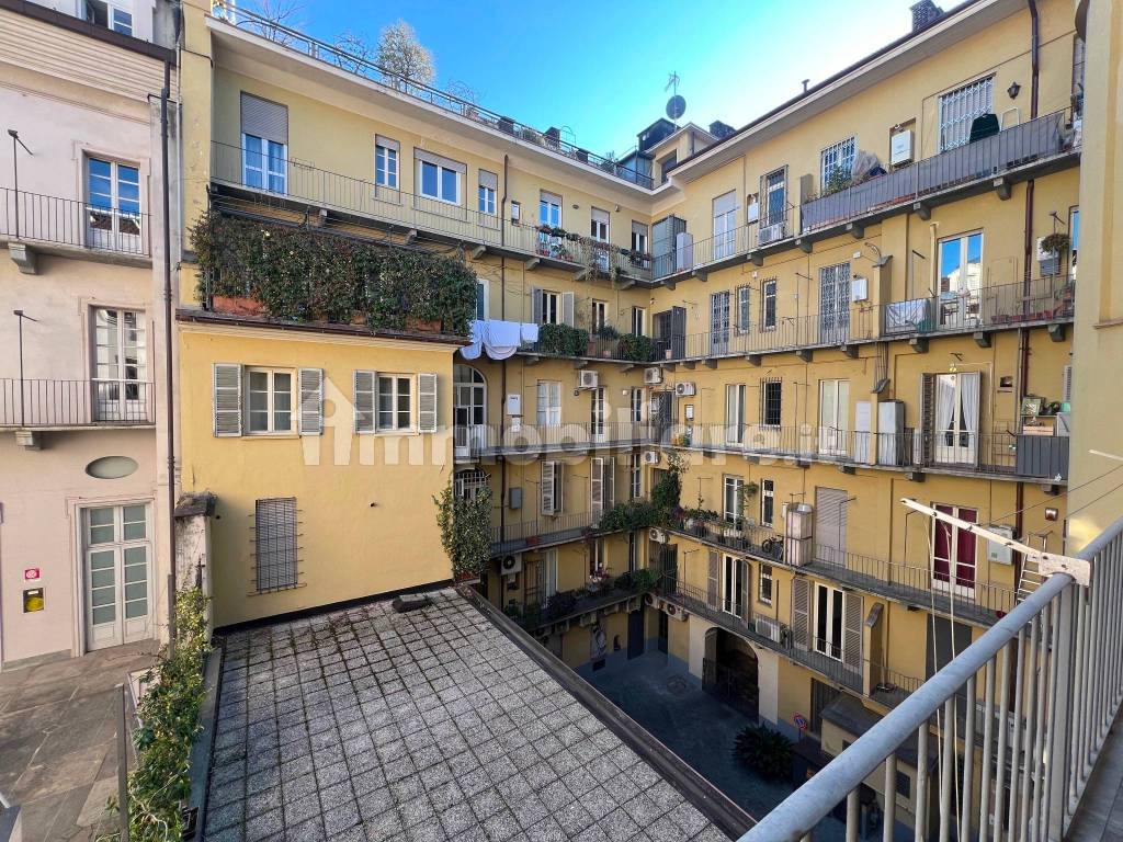 BALCONE INTERNO CORTILE