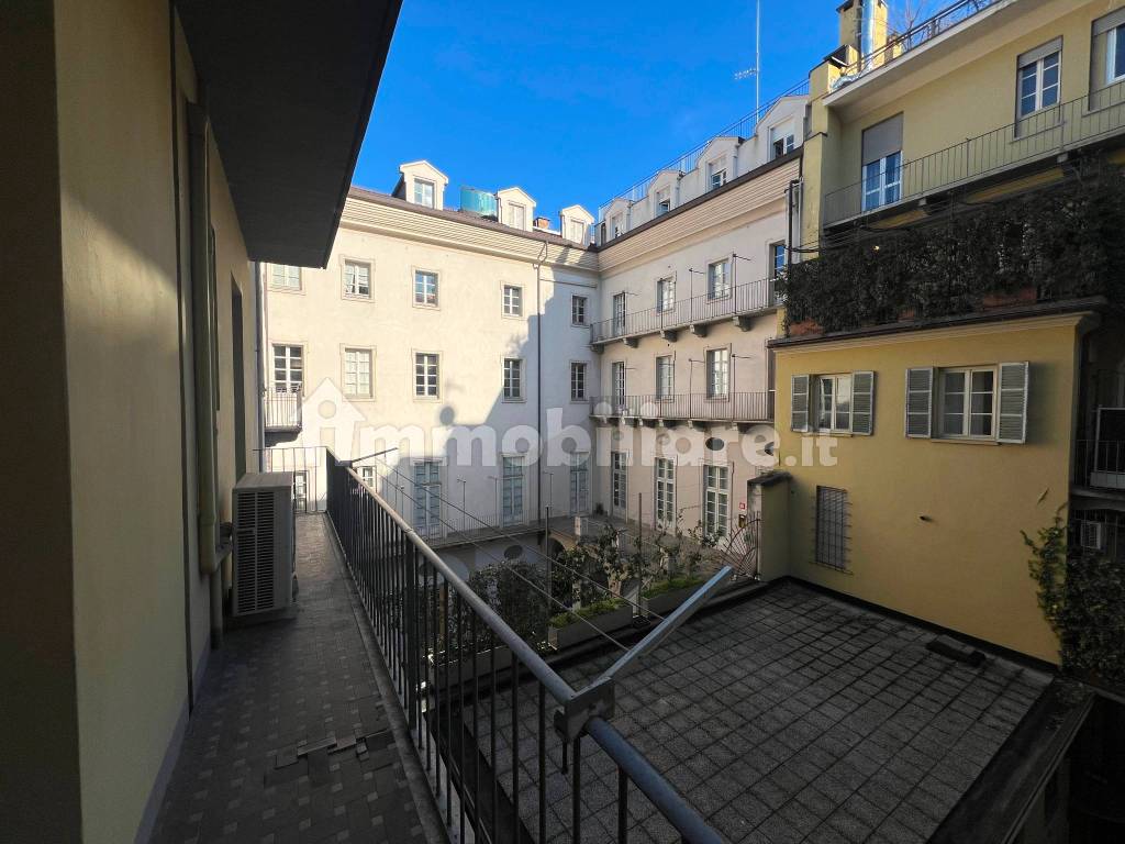 BALCONE INTERNO CORTILE