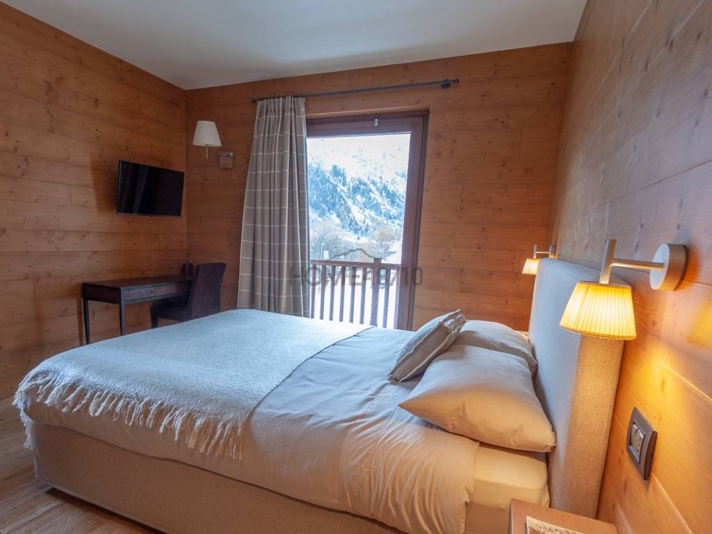 COURMAYEUR-VERRAND, PRESTIGIOSO CHALET