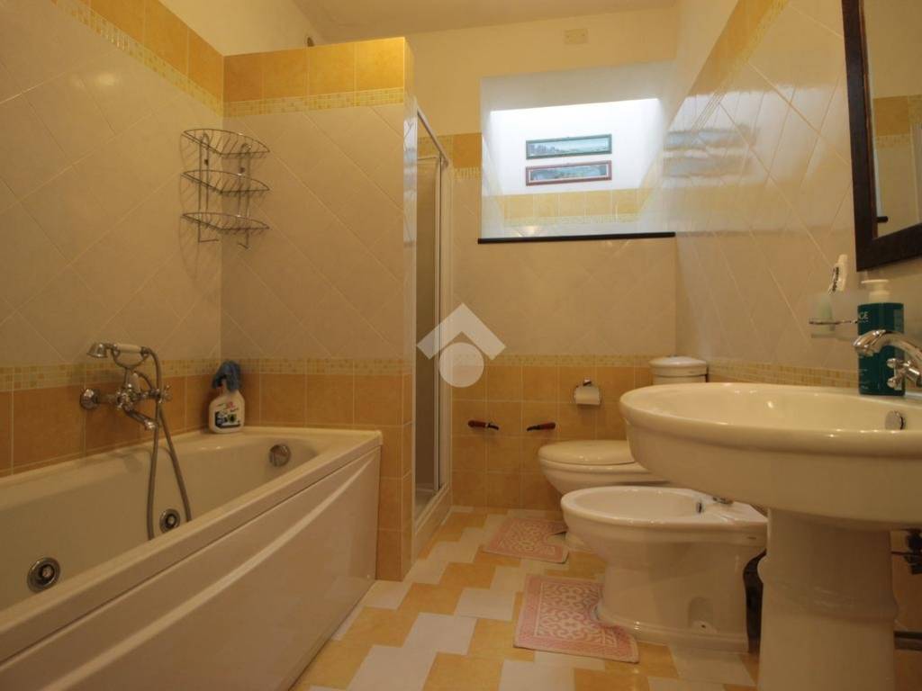 36-S. BAGNO