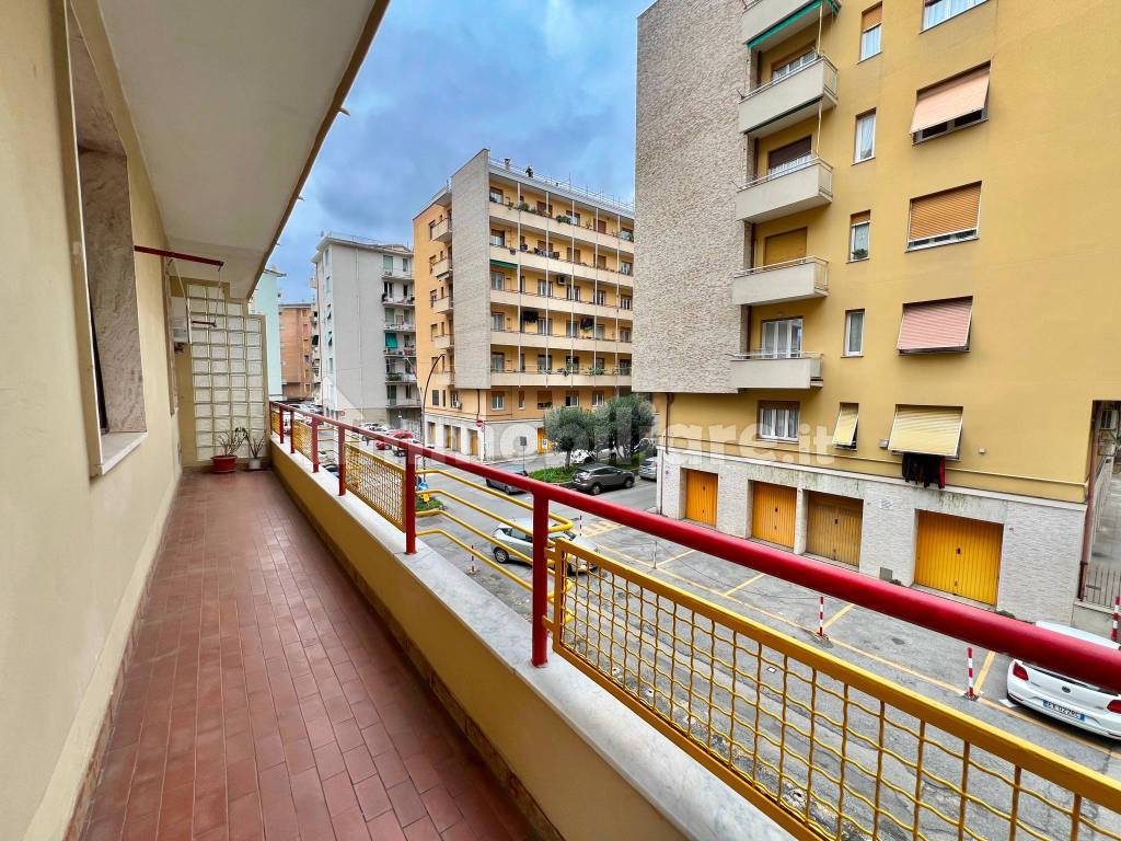 Vendita Appartamento Genova. Trilocale in via della Maona. Buono stato,  secondo piano, con balcone, riscaldamento centralizzato, rif. 109230521