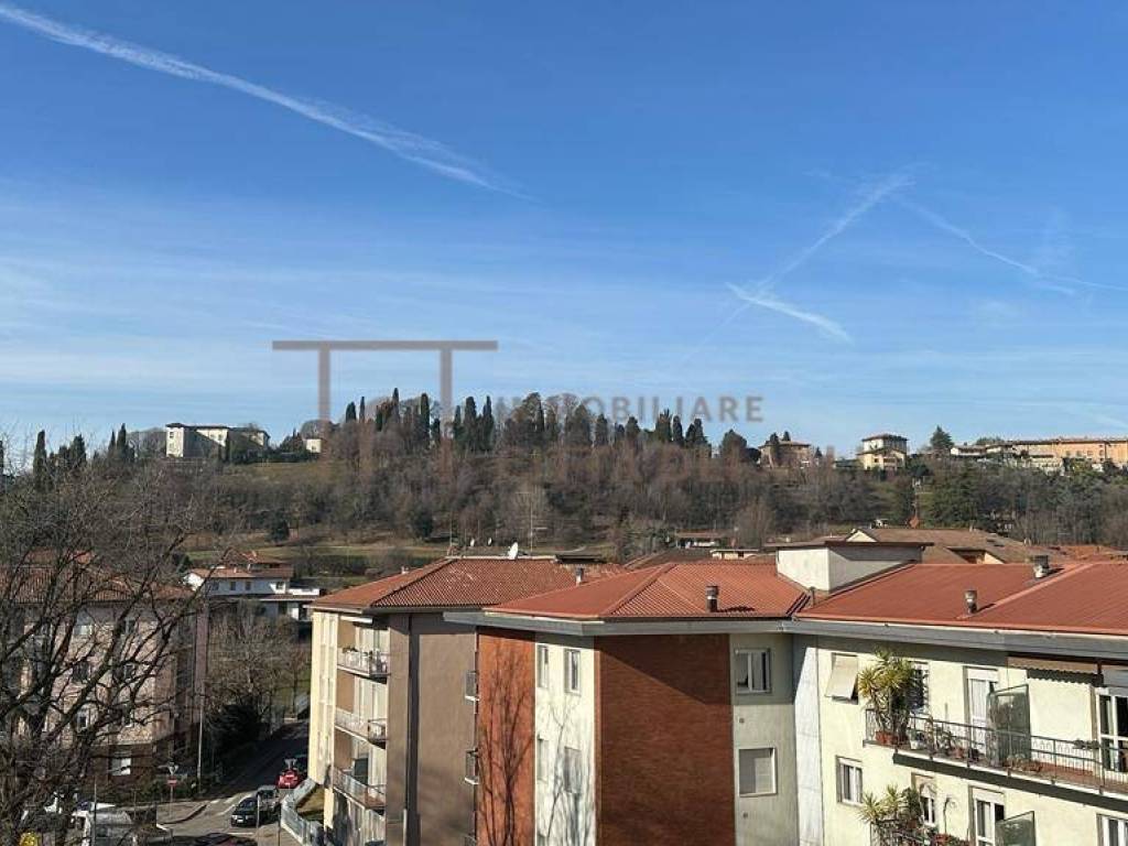 Bergamo Loreto trilocale in vendita.