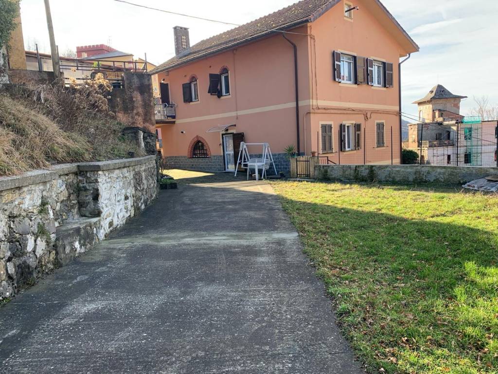 villa trifamiliare