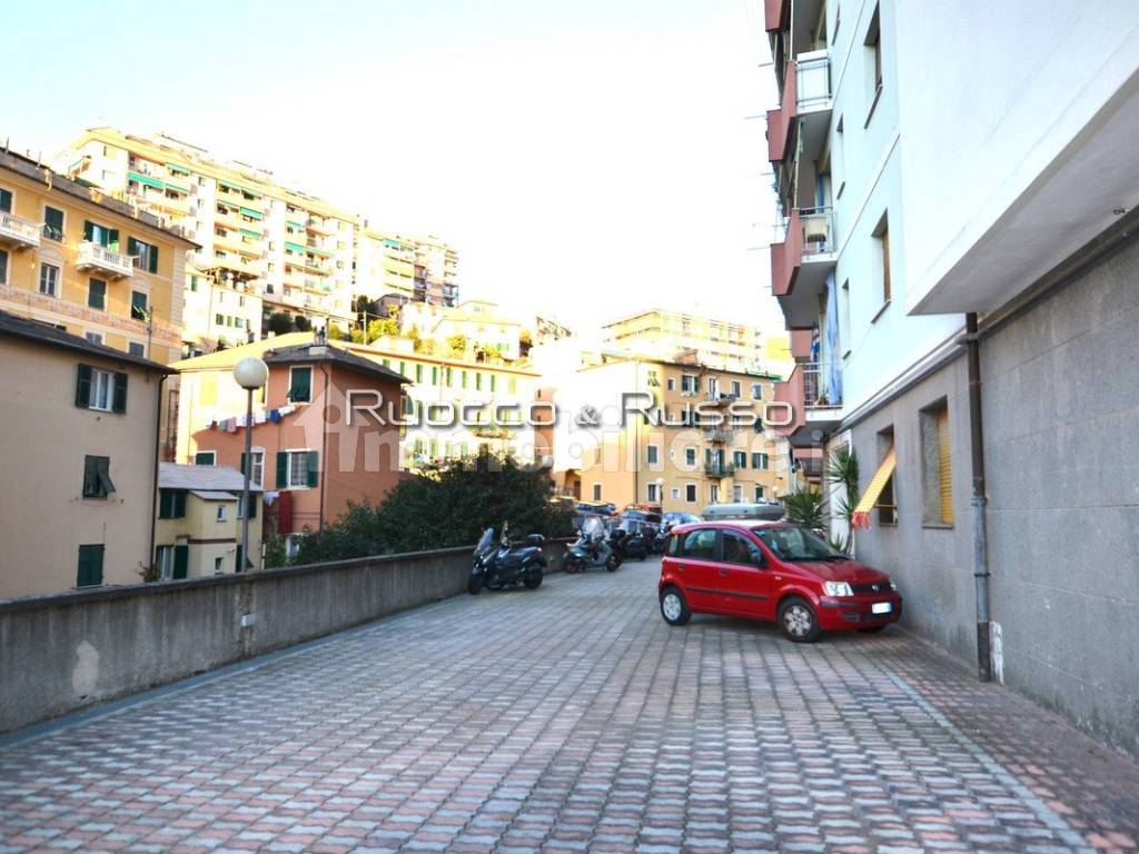 AREA PARCHEGGIO CONDOMINIALE