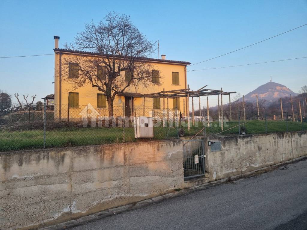 vendesi casa con scoperto a baone