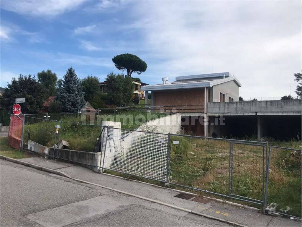 ALBAVILLA PORZIONE DI VILLA BIFAMILIARE