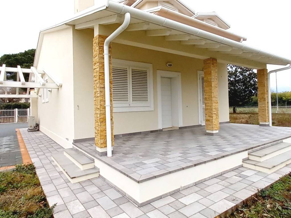 Villa a schiera via fratelli masini, centro, montale