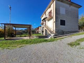 Foto - Vendita villa con giardino, Tuoro sul Trasimeno, Lago Trasimeno