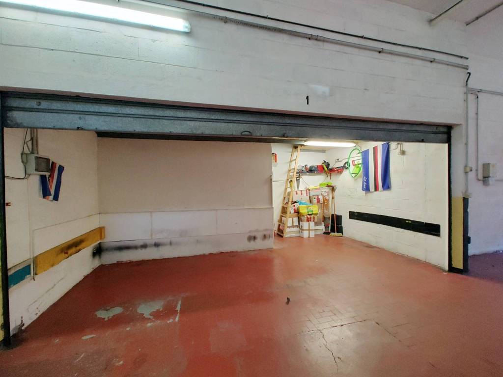 Garage - box via bartolomeo carrea, sampierdarena, genova