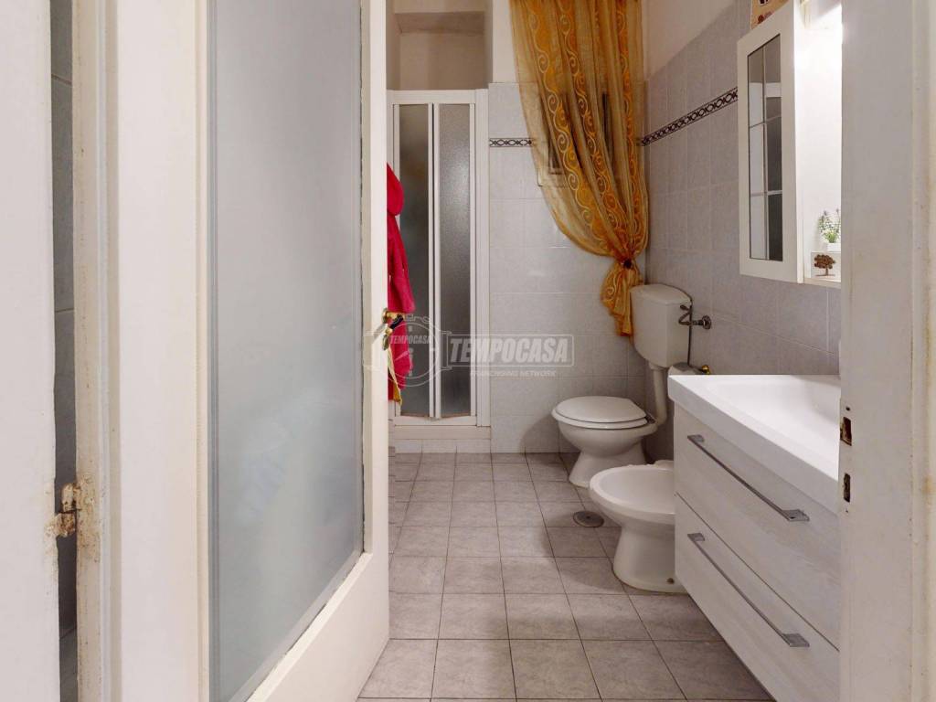Via-Dei-Mille-Bathroom