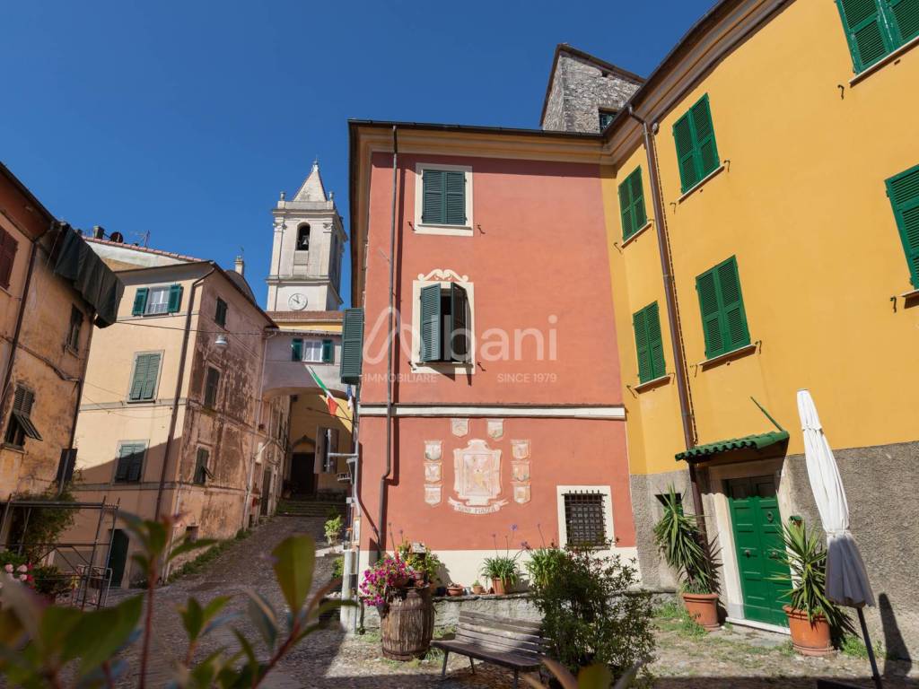 AC211_VENDITA_ALBERGO_STRUTTURA_LIGURIA_VEZZANO_LI