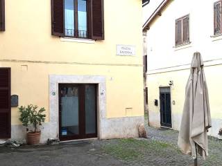 LOCALE NEL BORGO DI OSTIA ANTICA