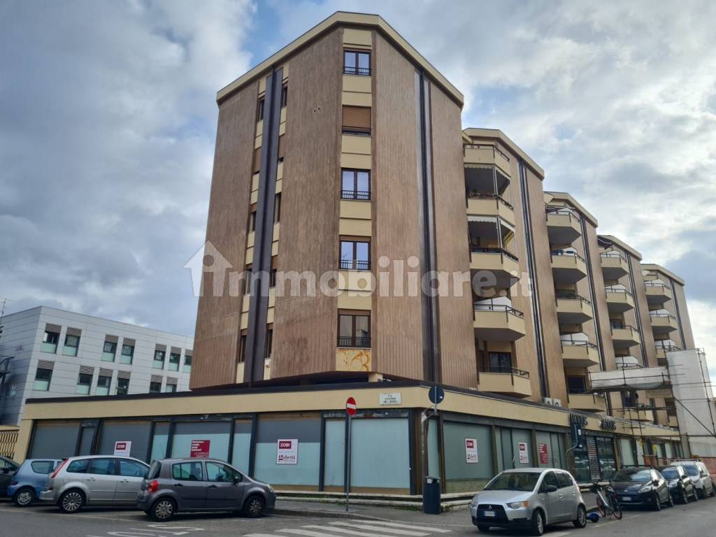 Locale commerciale via Gaetano Milanesi 28, Firenze, Rif. 109206857 -  Immobiliare.it