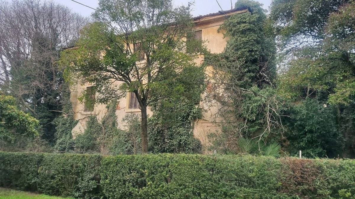 Rustico - Casale in vendita a Verona