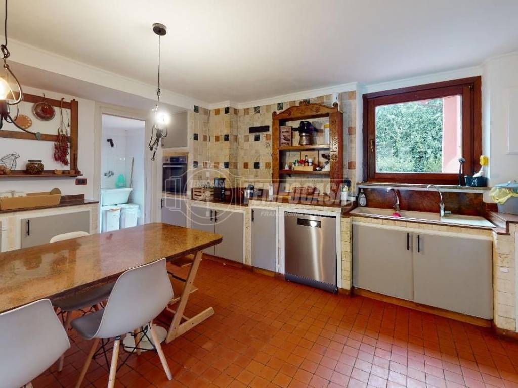 9-Via-delle-Macere-Kitchen