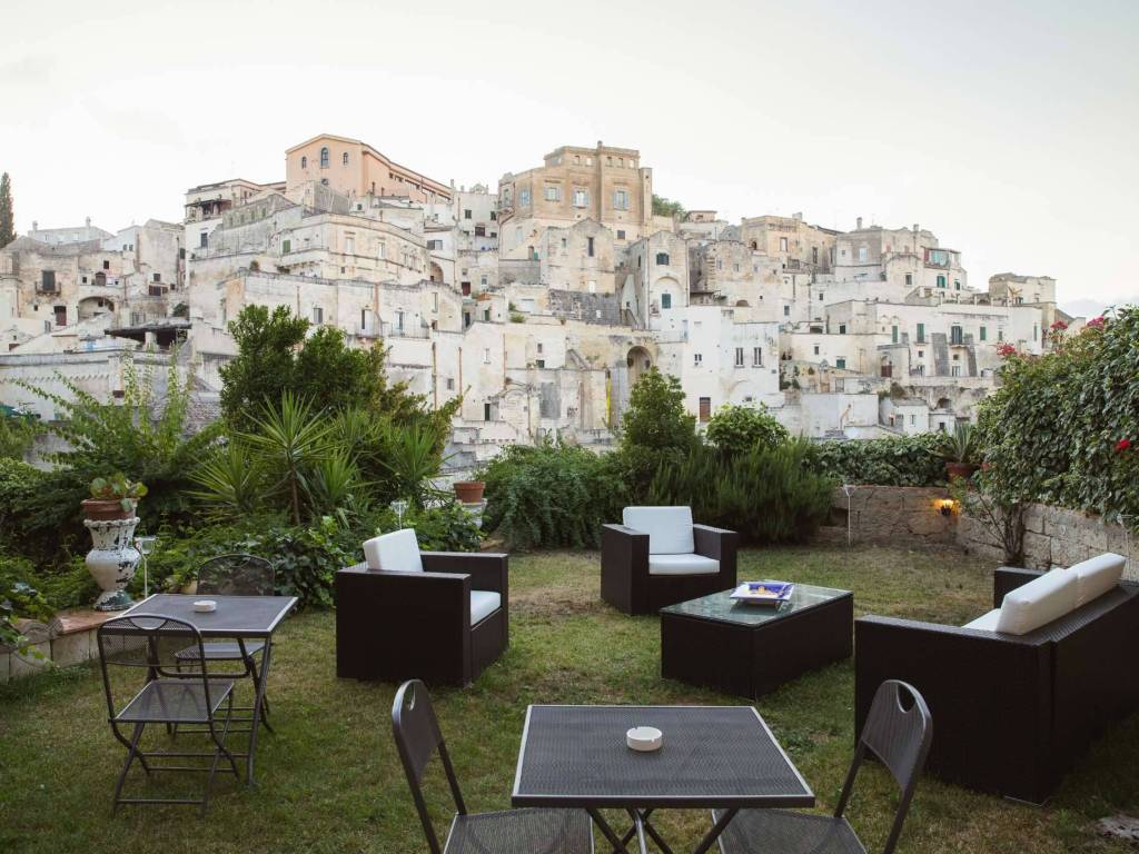 Palazzo - edificio via sette dolori, centro, matera