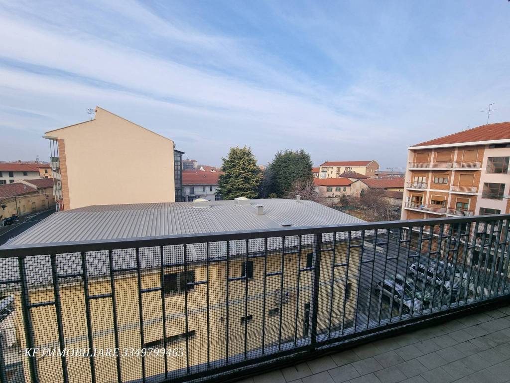 BALCONE INTERNO CORTILE