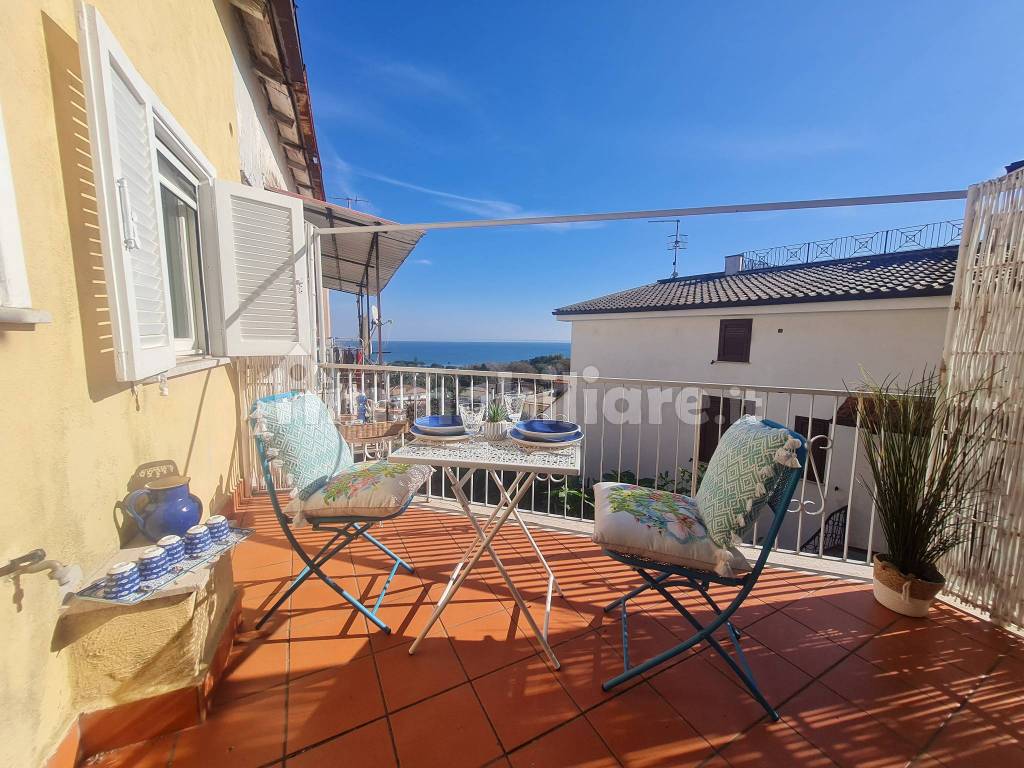 terrazzino con vista mare