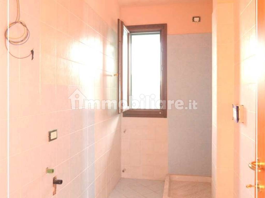 Bagno completo e finestrato