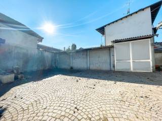 casa vendita suno courtyard3