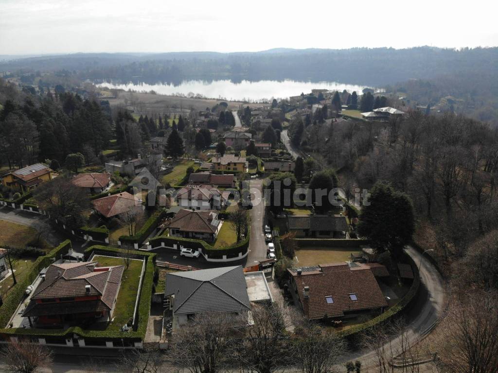 VILLA UNIFAMILIARE CON GIARDINO MONTORFANO