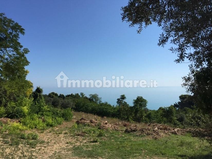 Casale vista mare con terreno edificabile