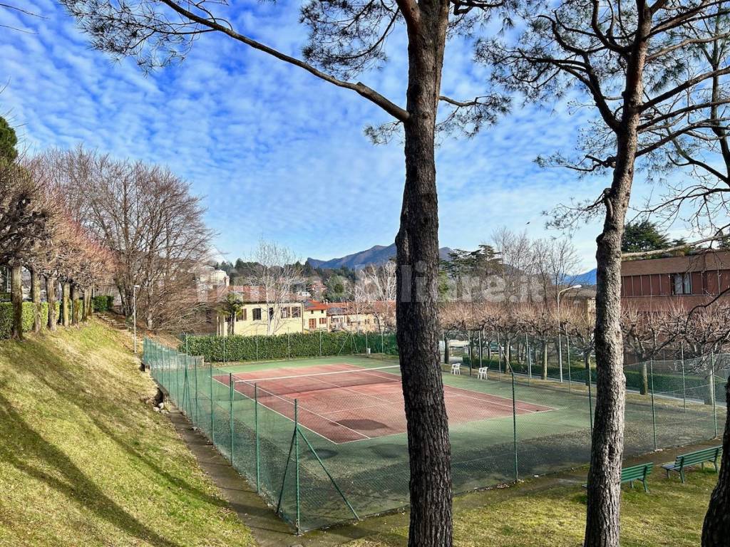 Campo da tennis condominiale