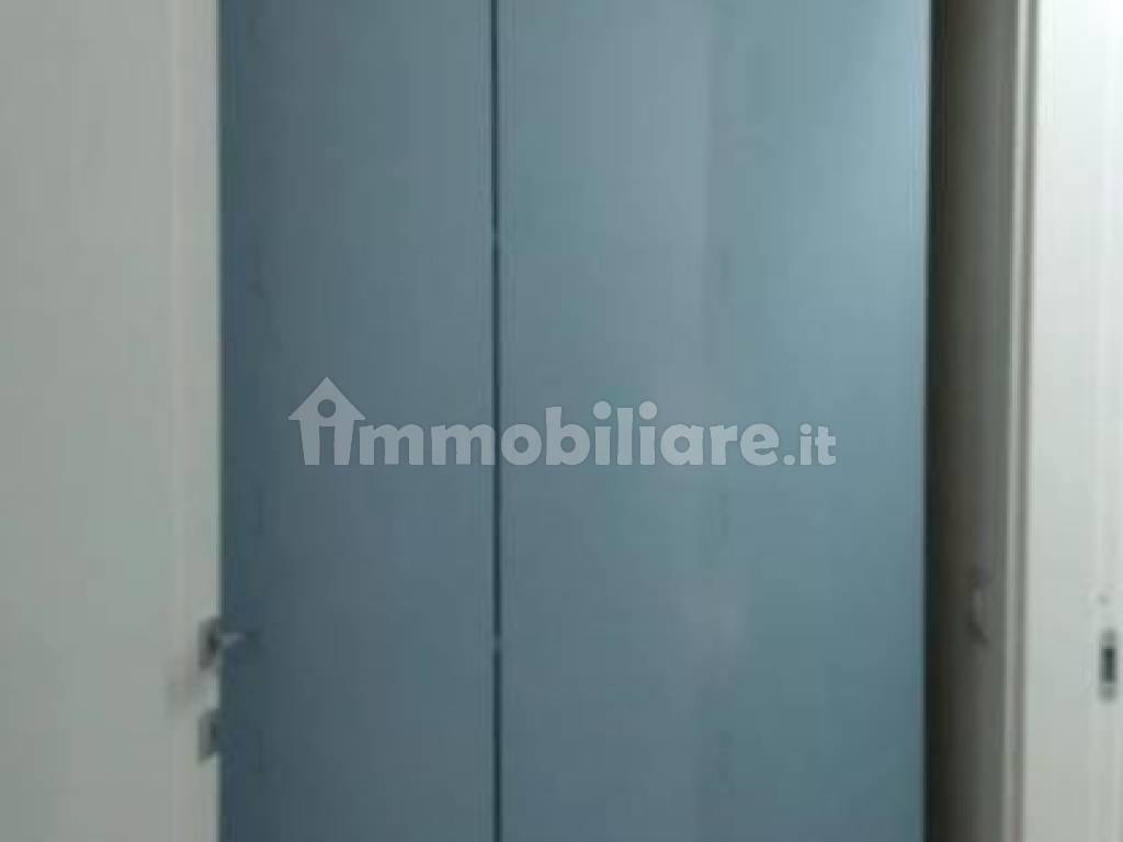 antibagno con armadio a 2 ante