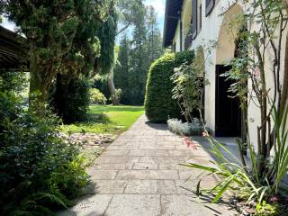 villa vendita castelletto giardino accesso