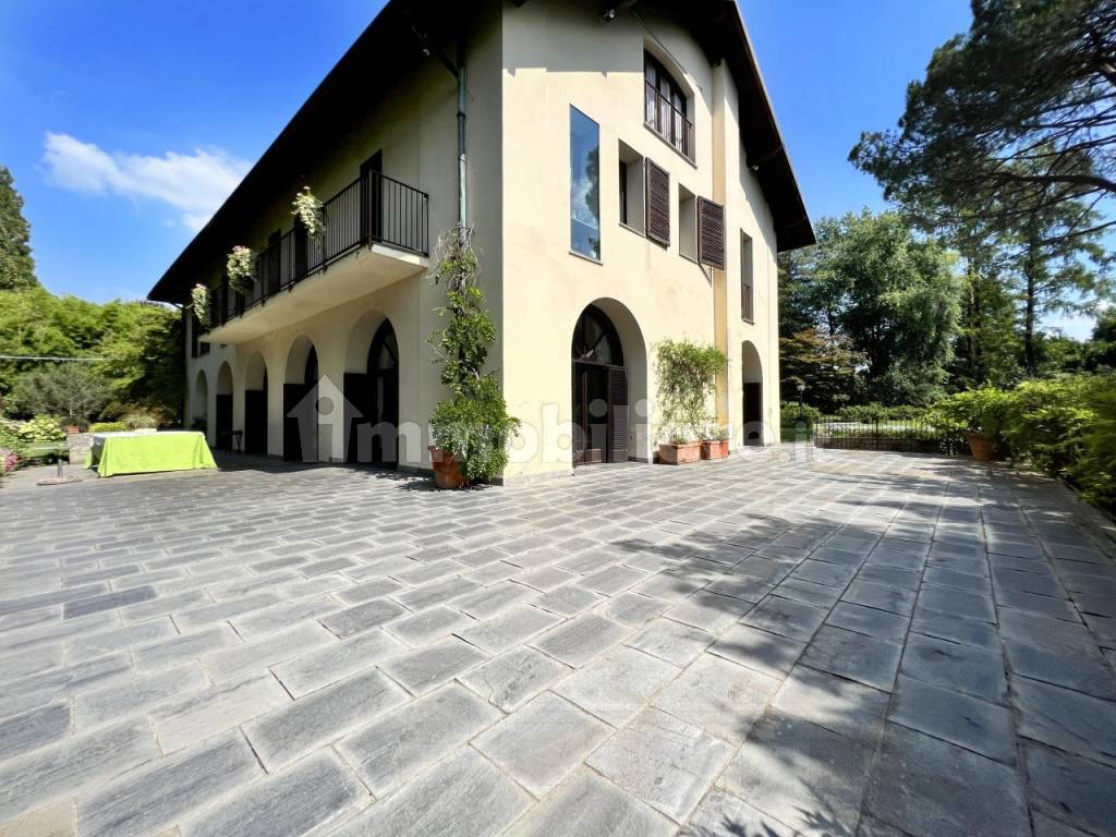 villa vendita castelletto esterno3