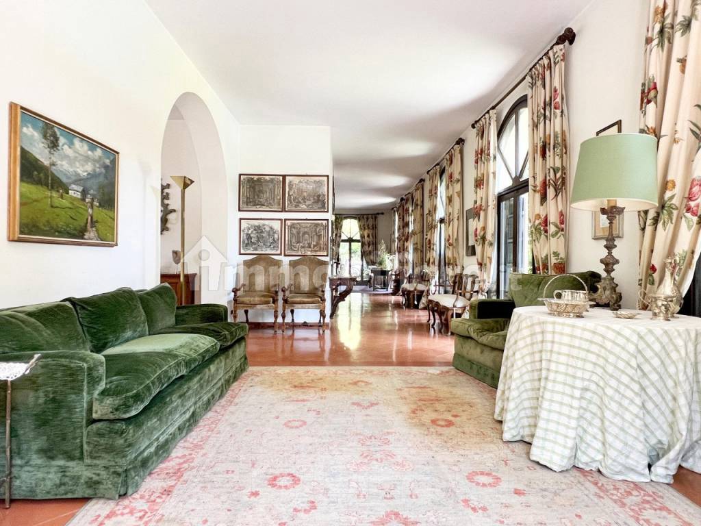 villa vendita castelletto corridoio