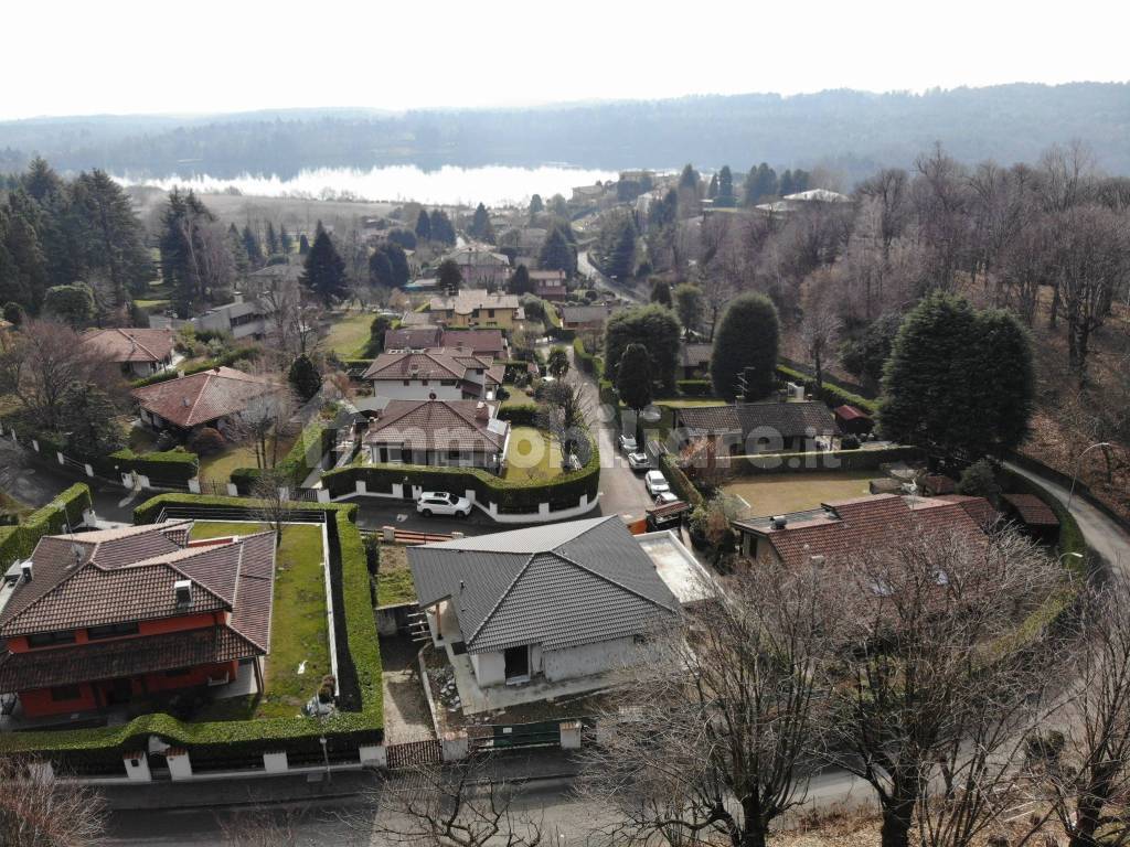 VILLA UNIFAMILIARE CON GIARDINO MONTORFANO