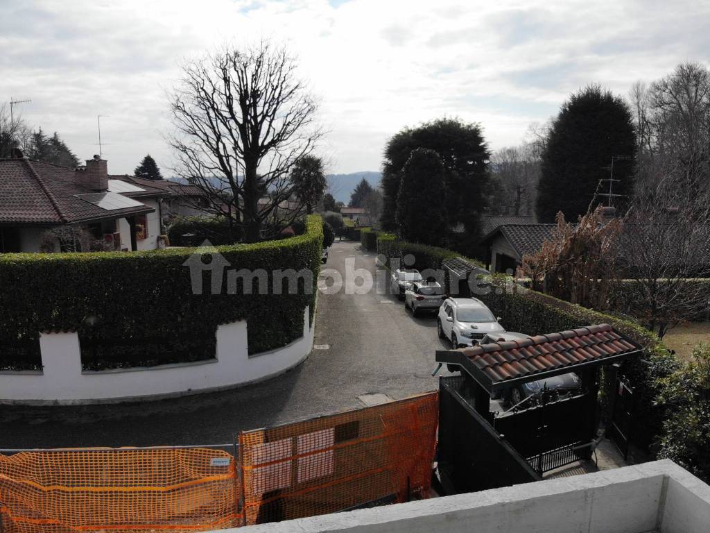 VILLA UNIFAMILIARE CON GIARDINO MONTORFANO